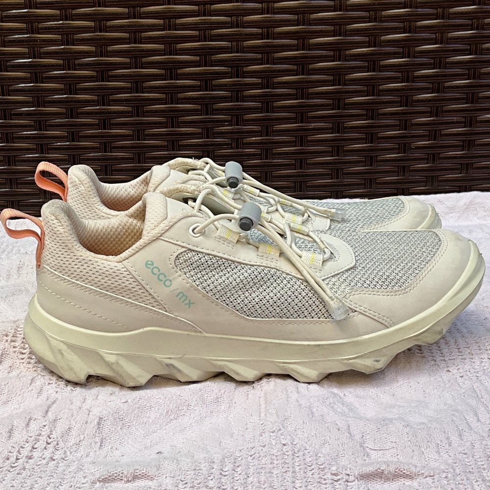 ECCO Mx Low Breathru